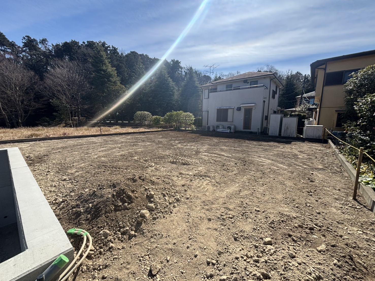 知人の宅建業者デベロッパーから郊外の分譲地の販売を専属で任され売却