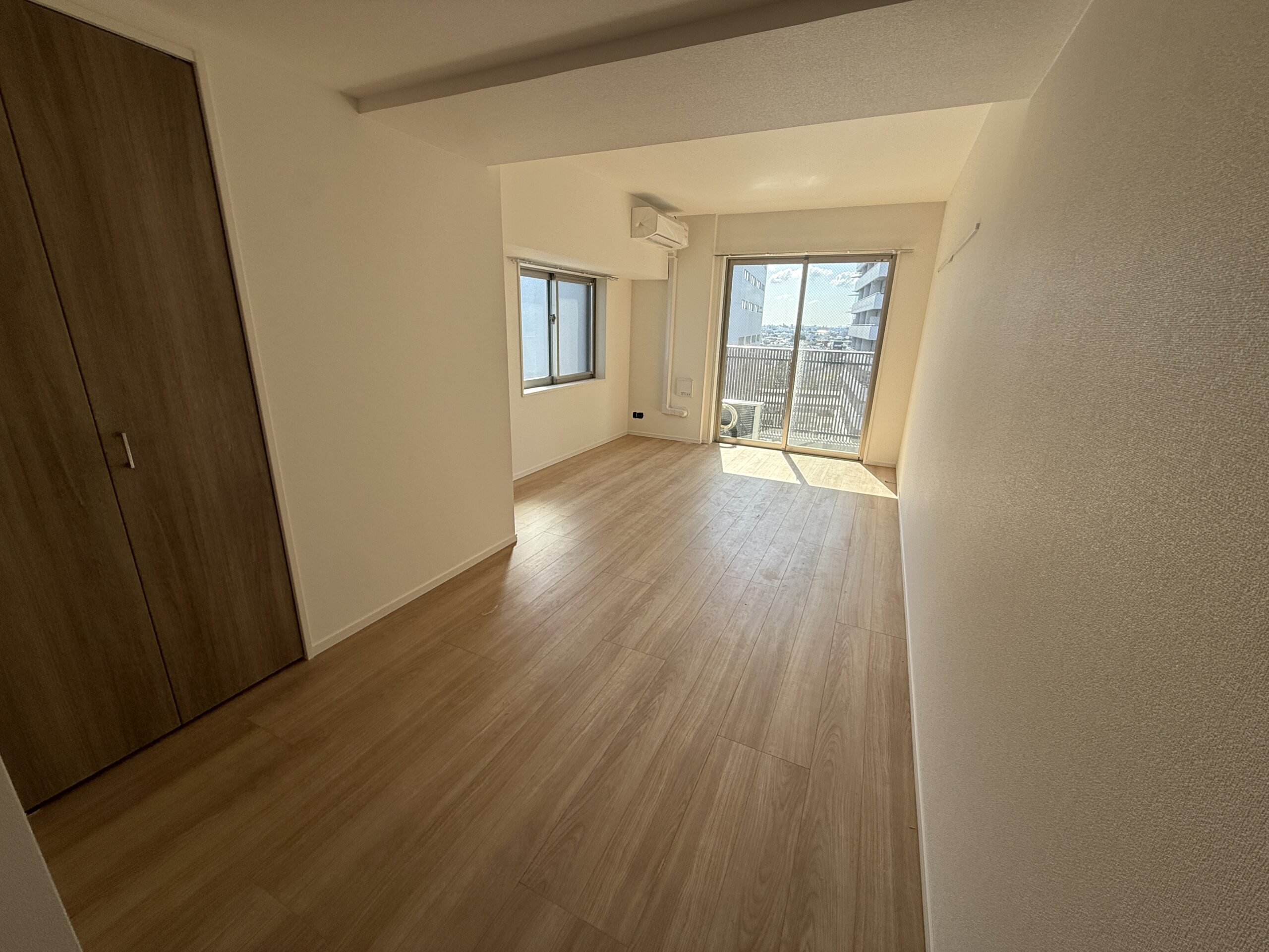 都心マンションの建替え事業の権利売却からのご相談で組成した合同会社の総会に何度も足を運び打合せ、未完成の１０階建新築区分マンションをご成約！